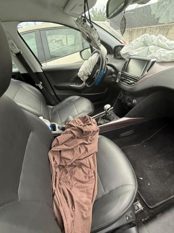 Peugeot 2008 image 6