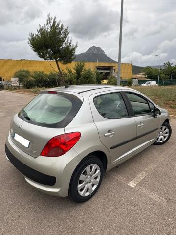 Peugeot 207 image 2