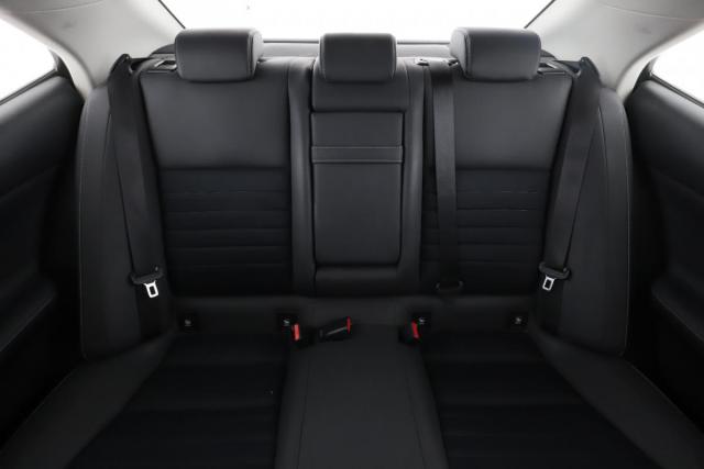 Lexus Is image 4