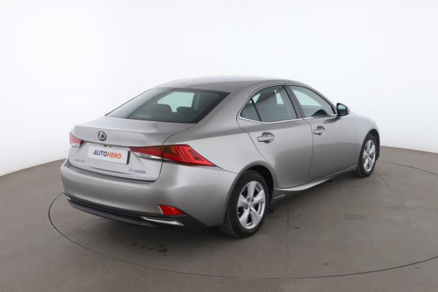 Lexus Is image 8
