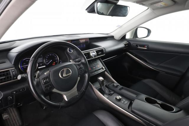 Lexus Is image 2