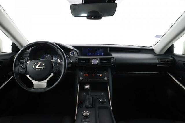 Lexus Is image 5