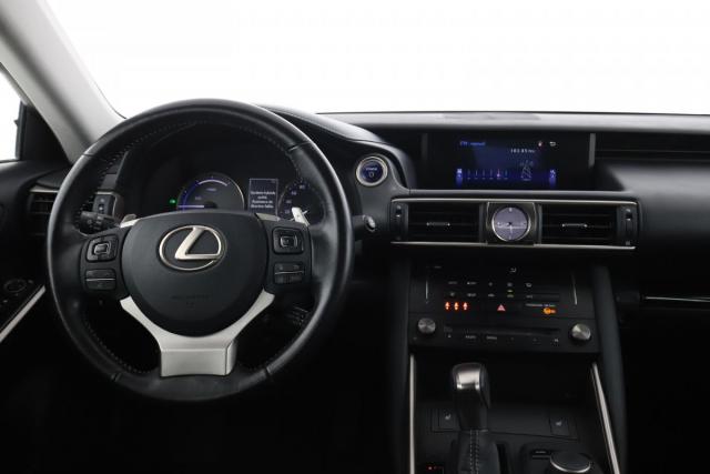 Lexus Is image 7