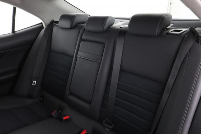 Lexus Is image 6