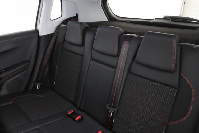 Peugeot 2008 image 2