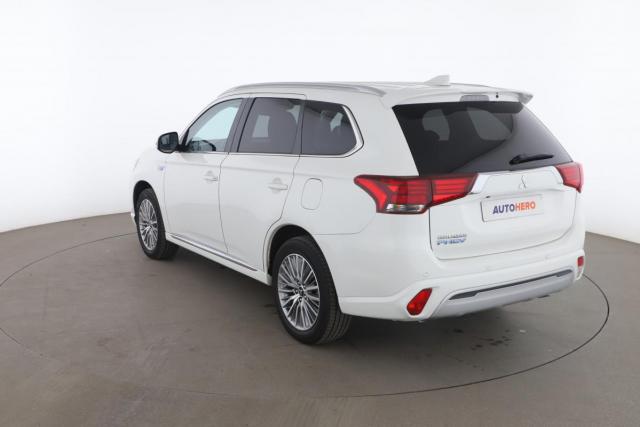 Mitsubishi Outlander image 2