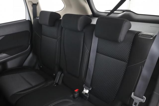 Mitsubishi Outlander image 6