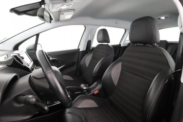 Peugeot 2008 image 8
