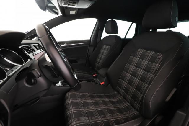 Volkswagen Golf image 6