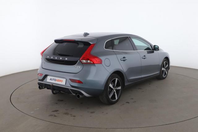Volvo V40 image 2