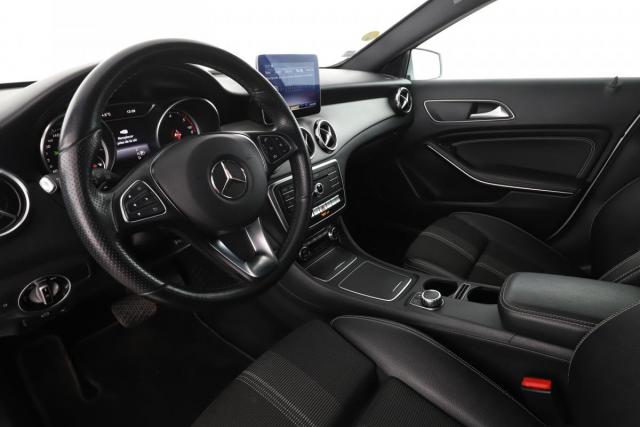 Mercedes Benz Gla image 9