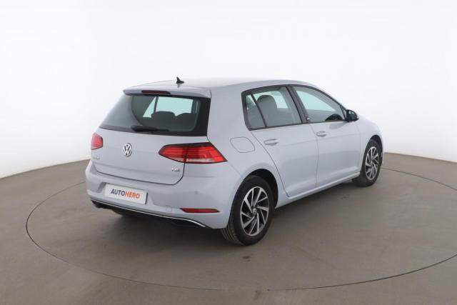 Volkswagen Golf image 9