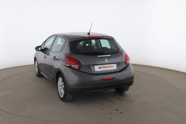 Peugeot 208 image 3