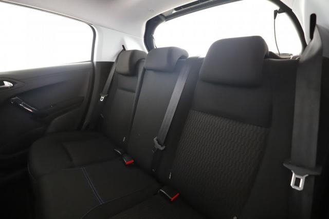 Peugeot 208 image 7