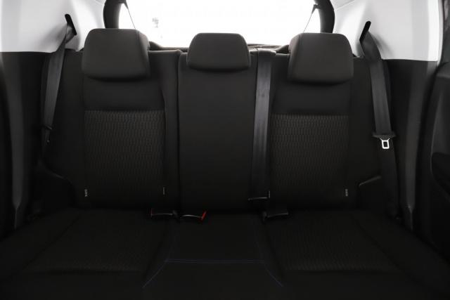 Peugeot 208 image 8