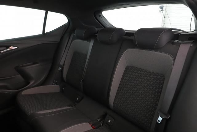 Opel Astra image 2