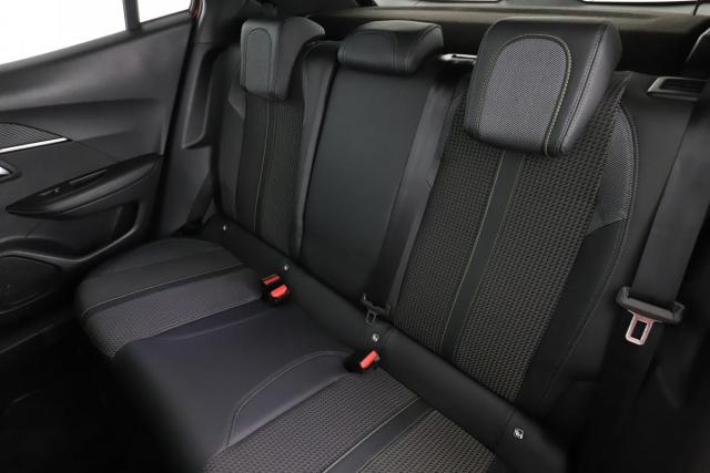 Peugeot 2008 image 8