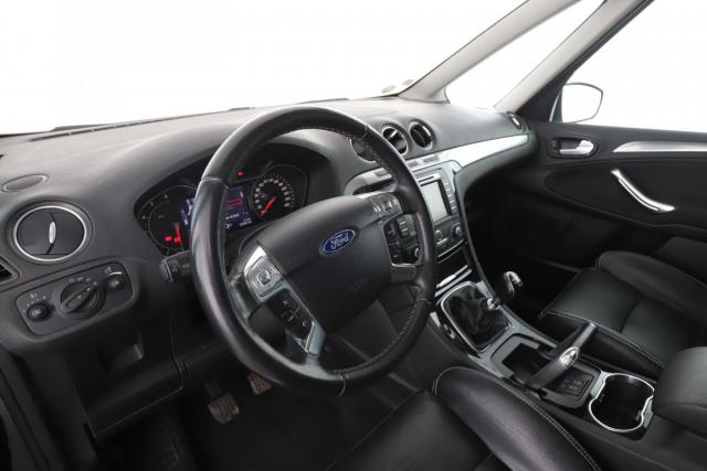Ford Galaxy image 6