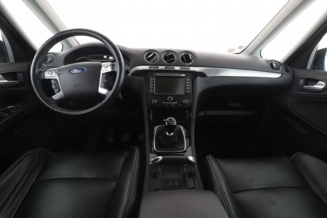 Ford Galaxy image 9