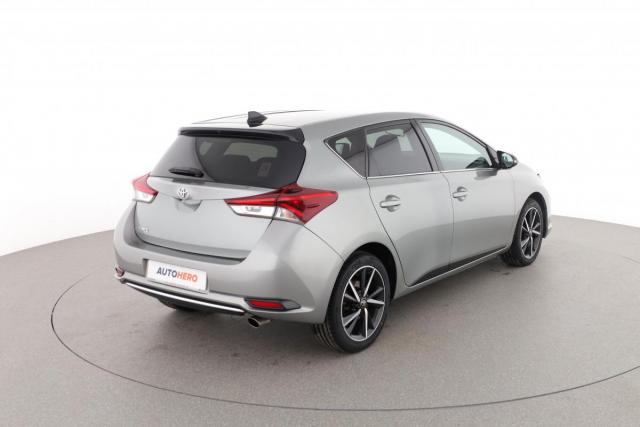 Toyota Auris image 2