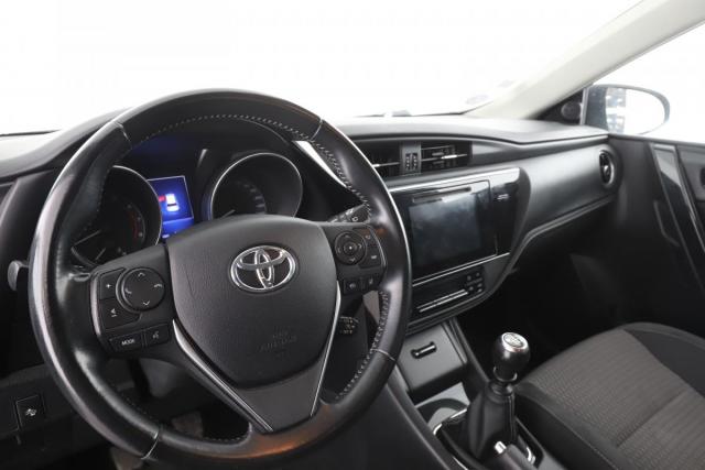 Toyota Auris image 5
