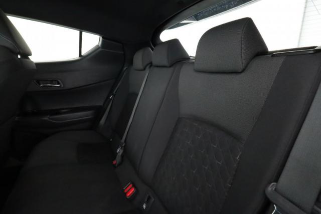 Toyota C-Hr image 9