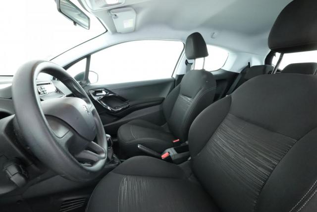 Peugeot 208 image 6