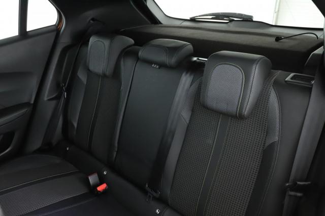 Peugeot 2008 image 8