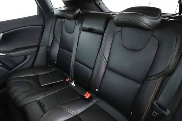 Volvo V40 Cross Country image 2