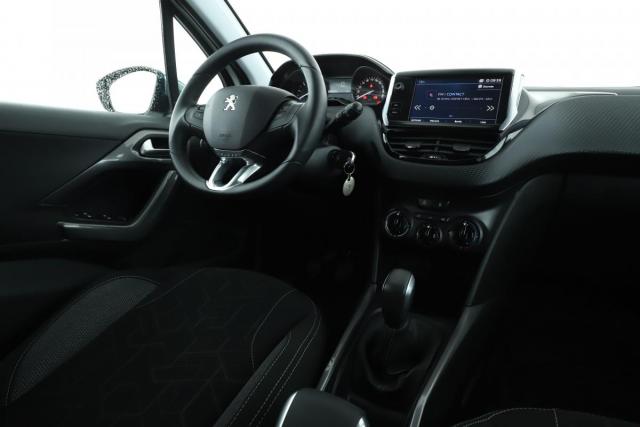 Peugeot 2008 image 2