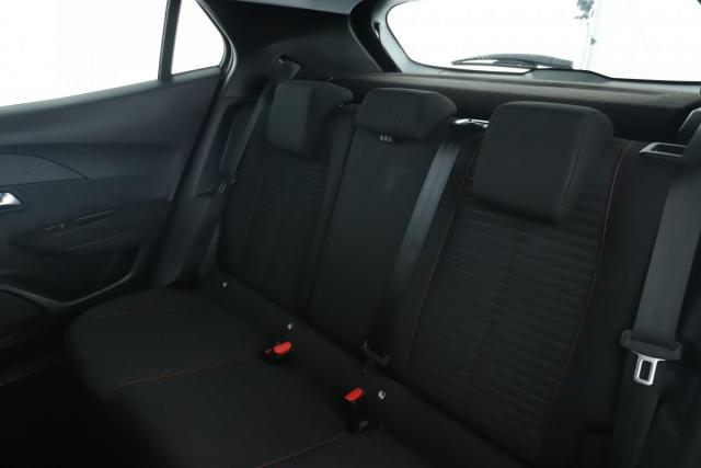 Peugeot 2008 image 8