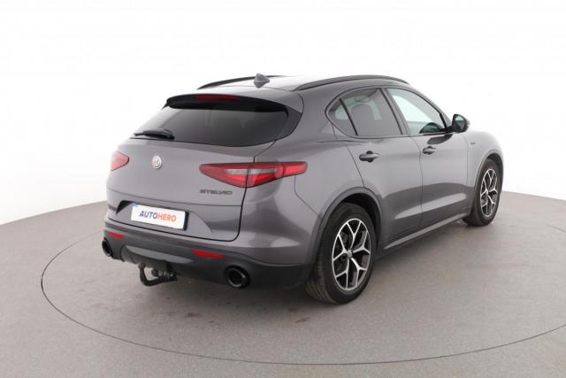 Alfa Romeo Stelvio image 2