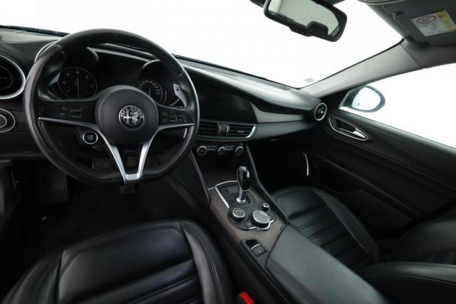 Alfa Romeo Giulia image 2