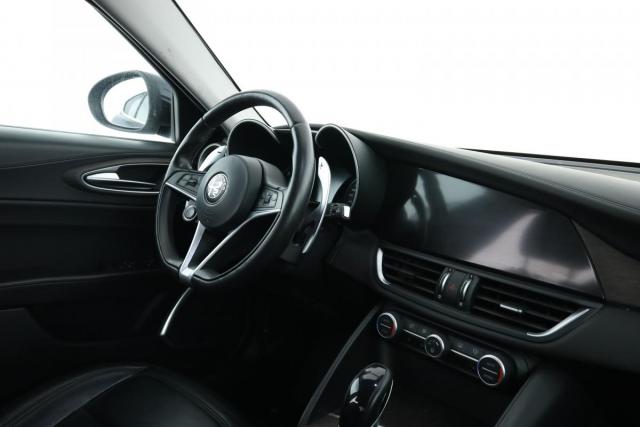 Alfa Romeo Giulia image 9