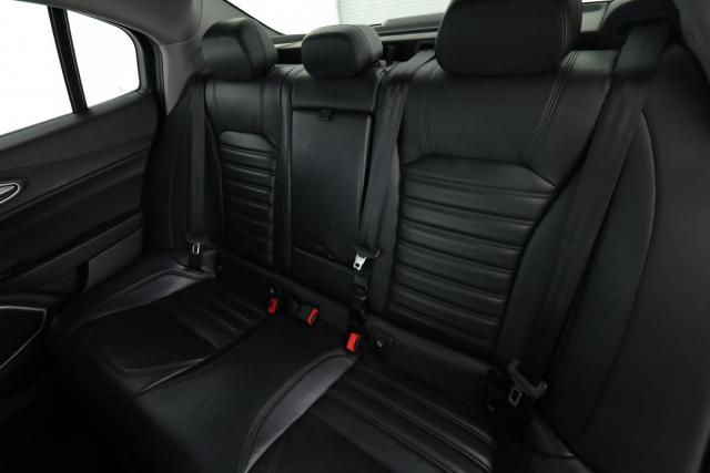 Alfa Romeo Giulia image 4