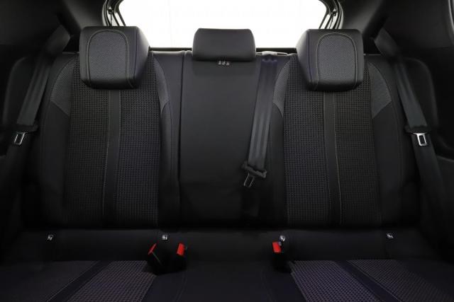 Peugeot 208 image 5