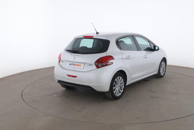 Peugeot 208 image 7