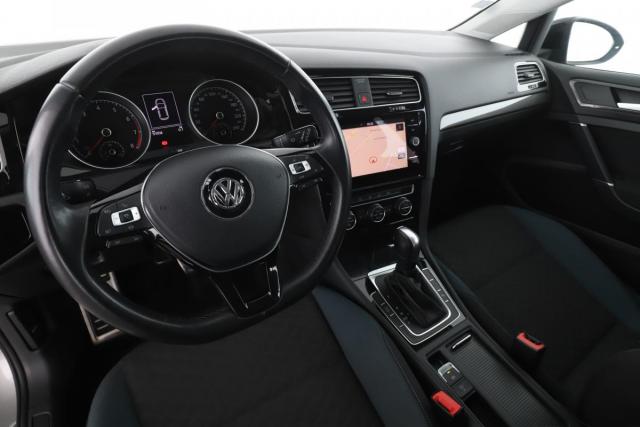 Volkswagen Golf image 6