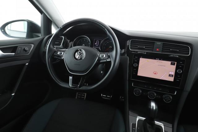 Volkswagen Golf image 9