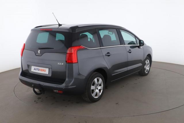 Peugeot 5008 image 1