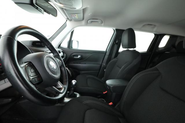 Jeep Renegade image 9