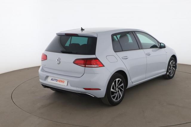 Volkswagen Golf image 8