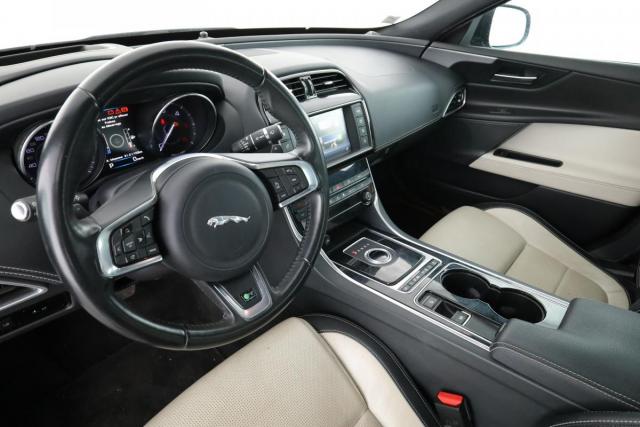 Jaguar Xe image 9