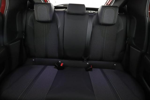 Peugeot 208 image 8