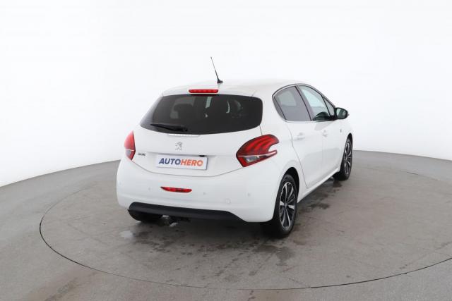 Peugeot 208 image 7