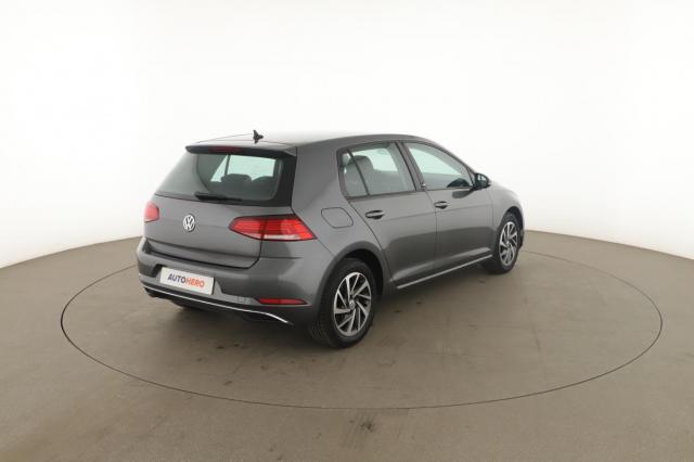 Volkswagen Golf image 8