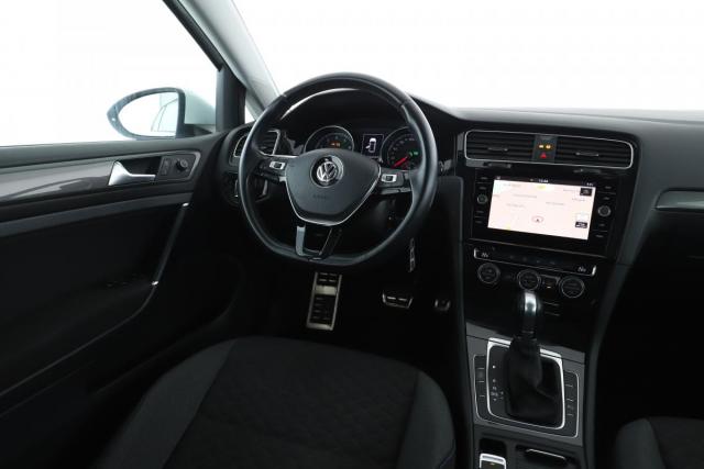 Volkswagen Golf image 9