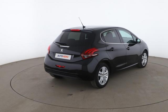 Peugeot 208 image 6