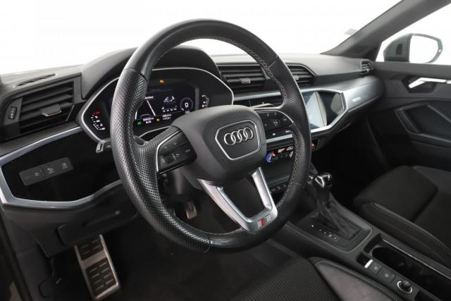 Audi Q3 image 1