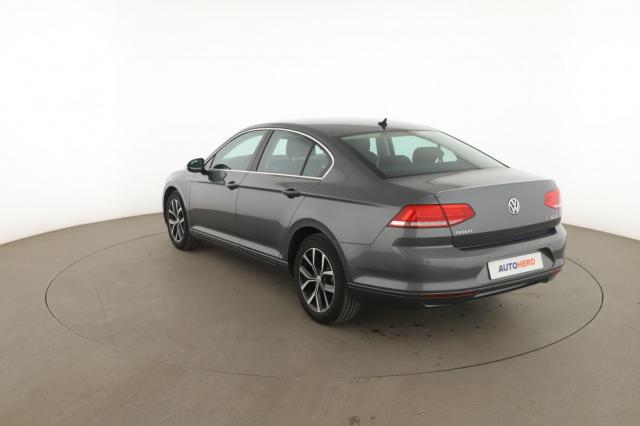 Volkswagen Passat image 6
